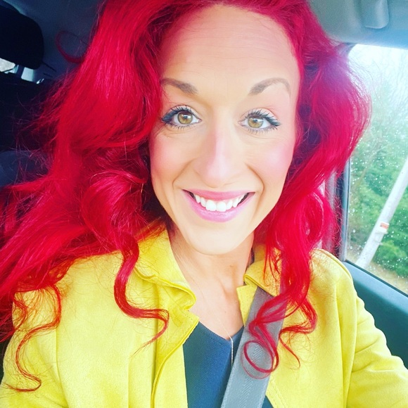 Meet your Posher, Carly - Picture 2 of 7